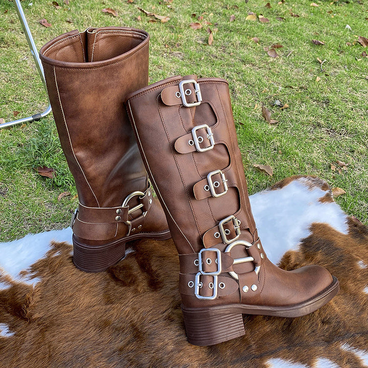 Riza - Retro brown boots with belt buckle