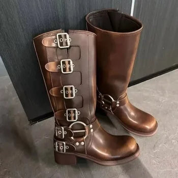 Riza - Retro brown boots with belt buckle